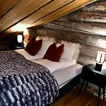 4 Bed -sleeps 7 - Northern Light Views
