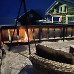 4 Bed -sleeps 7 - Northern Light Views *