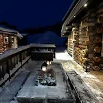 4 Bed -sleeps 7 - Northern Light Views *